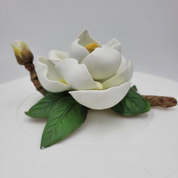 Vintage AVON Magnolia Flower Figurine Porcelain 1986 Seasons in Bloom Collection - Picture 1 of 10